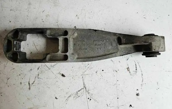 Volvo XC90 Engine mount bracket 30680708 326D13