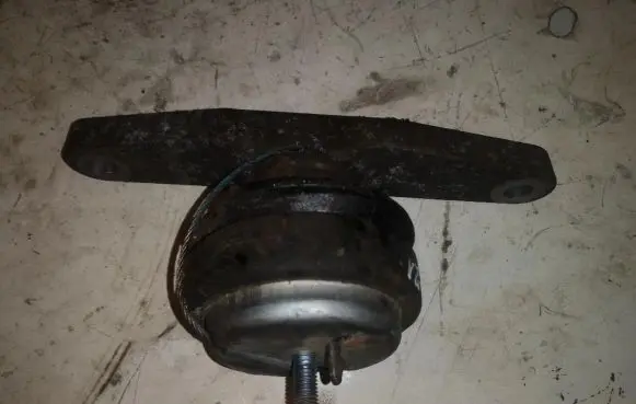 Volvo XC90 Engine mount bracket 30778953 C1221