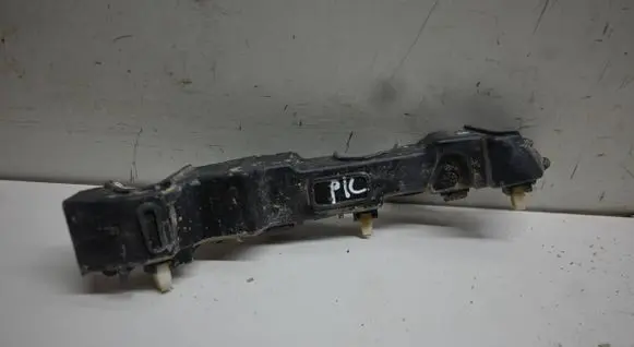 Front bumper mounting bracket
