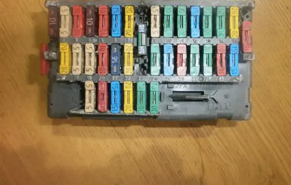 Peugeot 406 Fuse box set psa94590