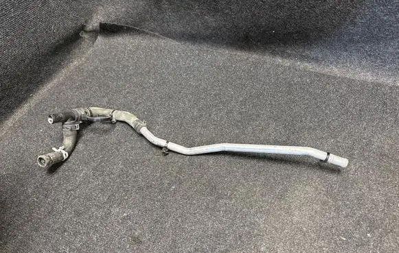 Chevrolet Camaro Engine coolant pipe/hose 84134914