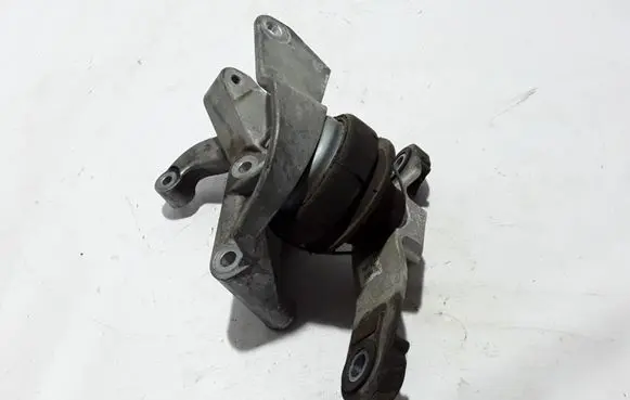 Volvo V40 Engine mount bracket 31359635