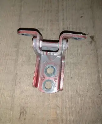 Renault Kadjar Front door lower hinge 