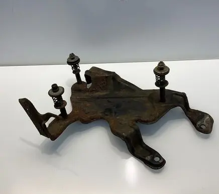 Mercedes-Benz E W211 Pneumatic air compressor holding bracket A2113201843 2113201843