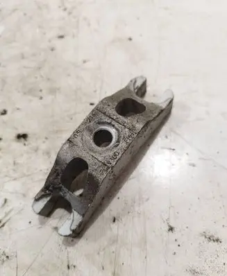 Volkswagen Golf VI Fuel Injector clamp holder 03l216v300