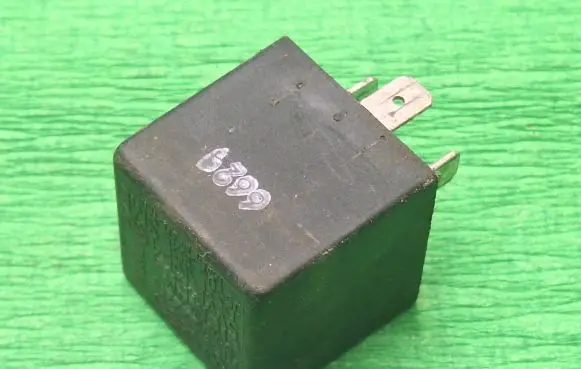 Volkswagen Golf III Other relay 111953227d