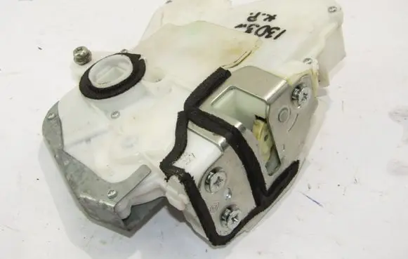Honda CR-V Front door lock