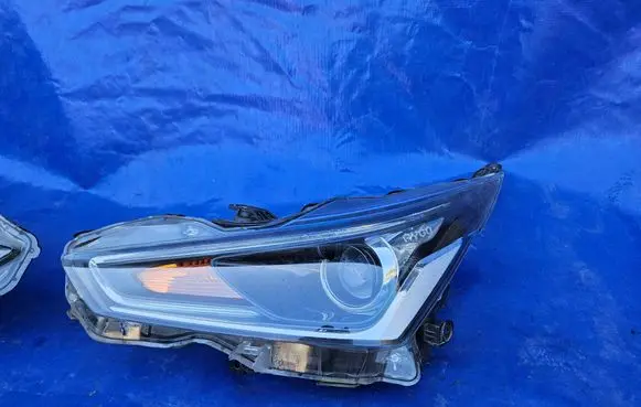 Toyota Aygo AB40 Headlight/headlamp 81170-0H210