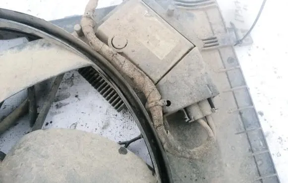Mercedes-Benz C W203 Coolant fan relay 377685 885001965