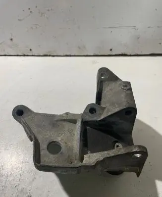 Volvo XC70 Engine mounting bracket 60926P096