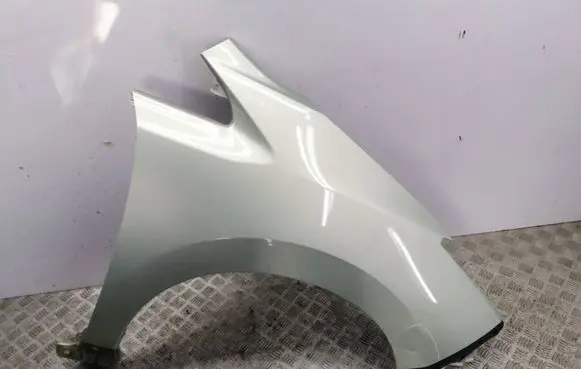 Nissan Leaf II (ZE1) Fender