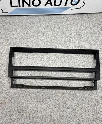BMW 5 E39 Radio/GPS head unit trim 8247302