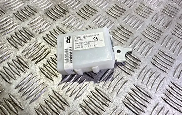 Subaru Outback Door central lock control unit/module 88035FG010