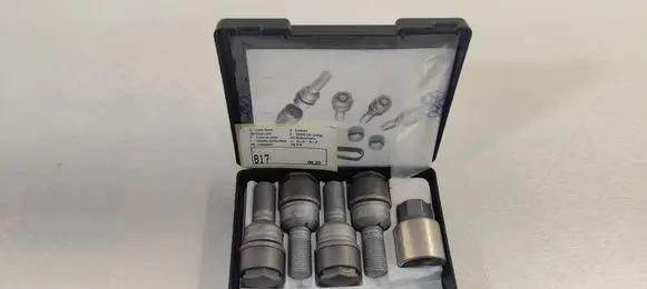 Audi Q5 SQ5 Anti-theft wheel nuts and lock 8R0071336 4K0071455