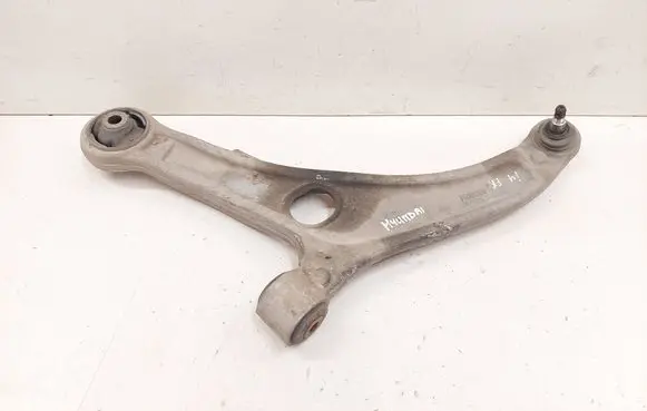 Hyundai i40 Front lower control arm/wishbone A6082M 848106
