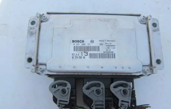 Peugeot 1007 Engine control unit/module 0261208191