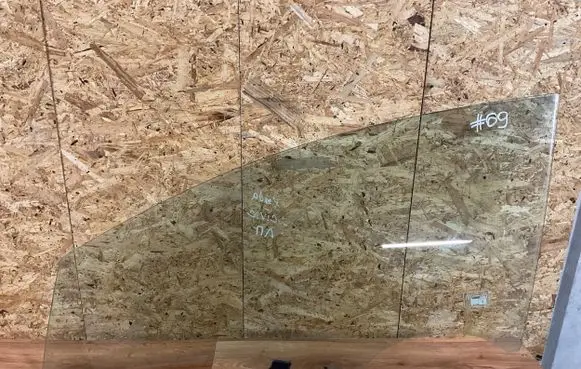 Honda Civic Front door window glass four-door A002345 43R00033