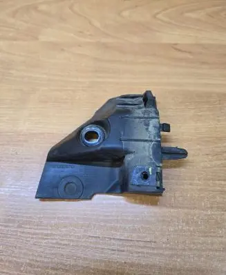 Volvo C70 Front bumper mounting bracket 31214875