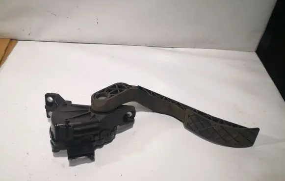 Audi A4 S4 B6 8E 8H Accelerator throttle pedal 8EI721523A