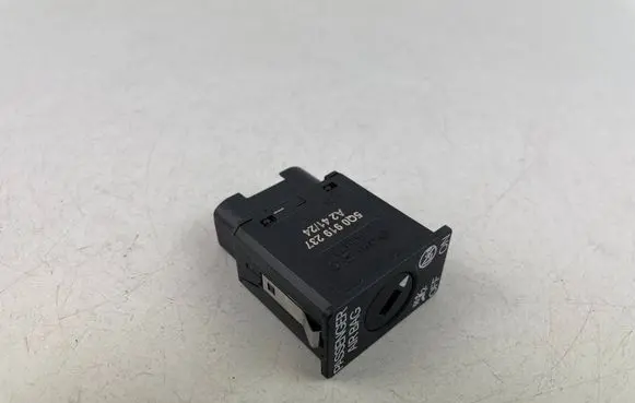 Audi Q4 e-tron Passenger airbag on/off switch 5Q0919237