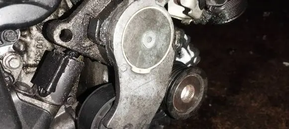 Ford C-MAX II Generator/alternator belt tensioner 