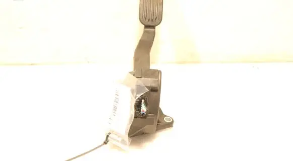 Toyota Yaris XP210 Accelerator throttle pedal