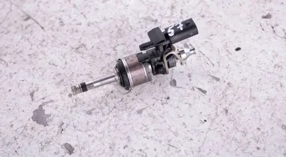 Volkswagen Tiguan Fuel injector 05E036A 026150006Z