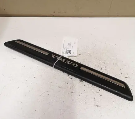 Volvo V40 Front sill trim cover 31265842