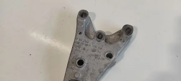 Skoda Fabia Mk1 (6Y) Engine mounting bracket 6Q0199185M
