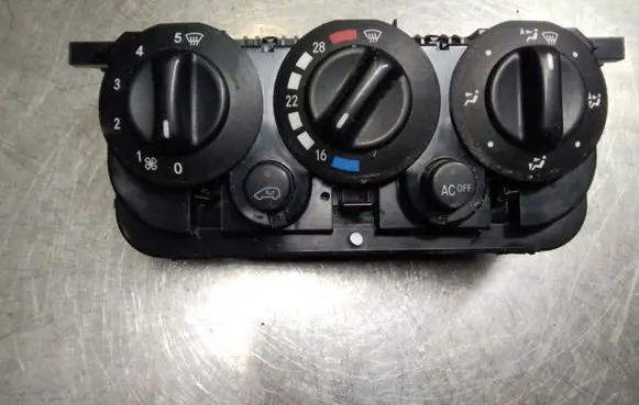 Mercedes-Benz A W168 Climate control unit Q013102 1688302285