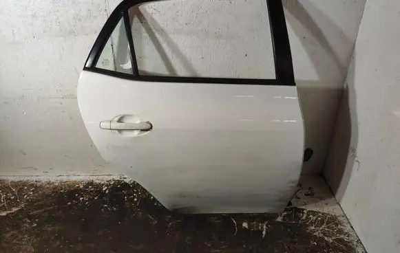 Toyota Auris 150 Rear door 