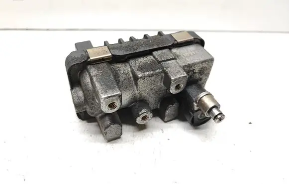 BMW 1 E82 E88 Turbine electric control actuator 6NW009660