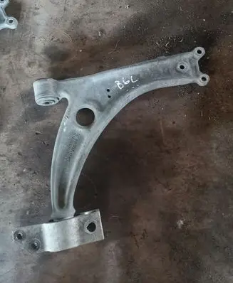 Volkswagen PASSAT B6 Front lower control arm/wishbone 3C0407153B