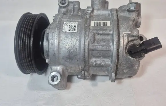 Volkswagen Golf VII Air conditioning (A/C) compressor (pump) 5Q0820803C 6SES14C 447150