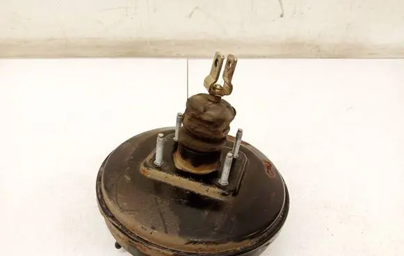 Toyota Yaris Brake booster 472000D040