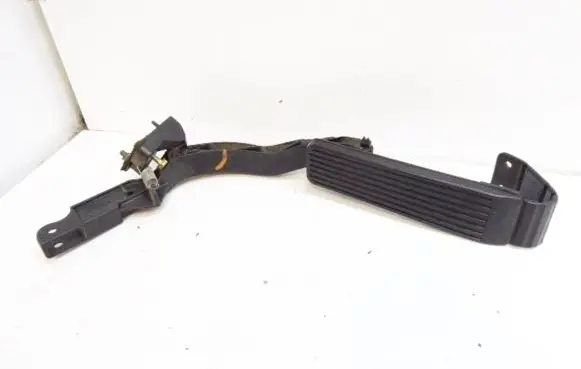 Mercedes-Benz C W202 Accelerator throttle pedal 2203010001