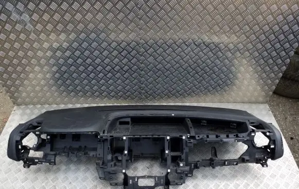 Renault Trafic III (X82) Dashboard 681004777R 100701258