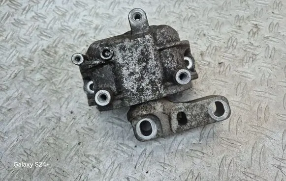 Volkswagen PASSAT B7 Engine mount bracket 1K0199262CN