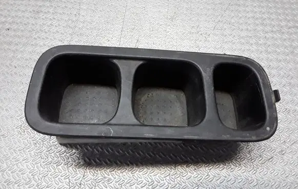 Cup holder front