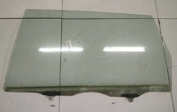 Toyota Avensis Verso Rear door window glass as2
