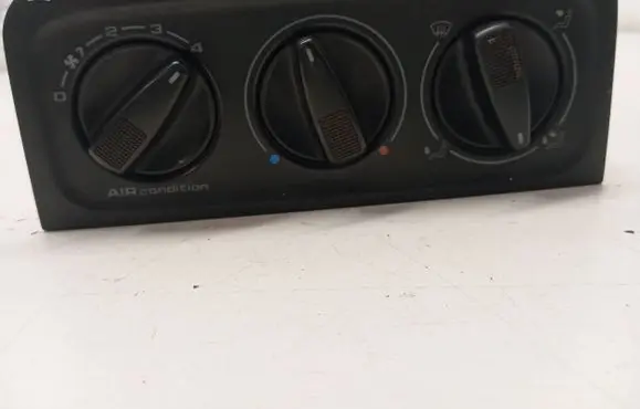 Volkswagen PASSAT B4 Climate control unit 1H0819045C