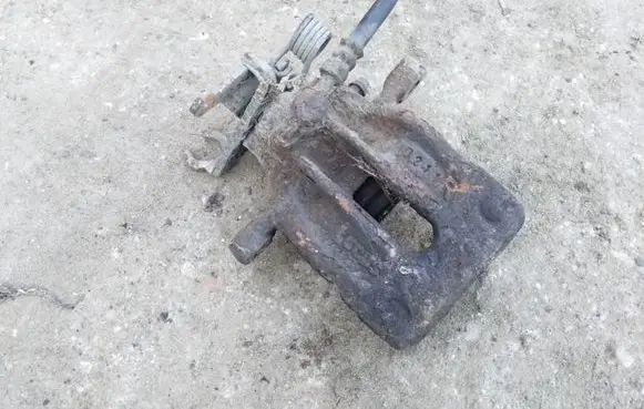 Mitsubishi Space Star Rear brake caliper