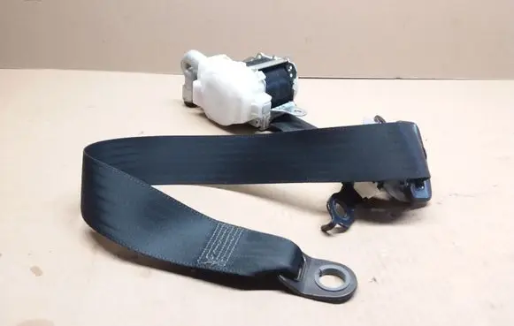 Toyota Avensis T270 Front seatbelt 7P1510P