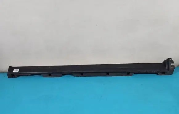 Foot area side trim