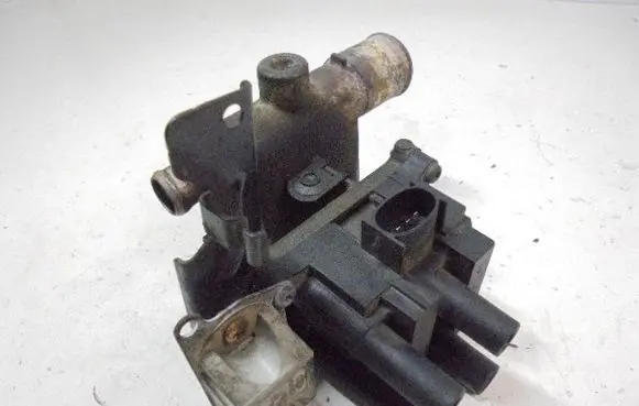 Ford Mondeo Mk III Thermostat housing 1S7G8K556AH