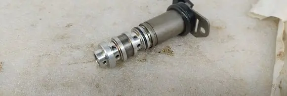 BMW 5 E60 E61 Camshaft vanos timing valve 7584115