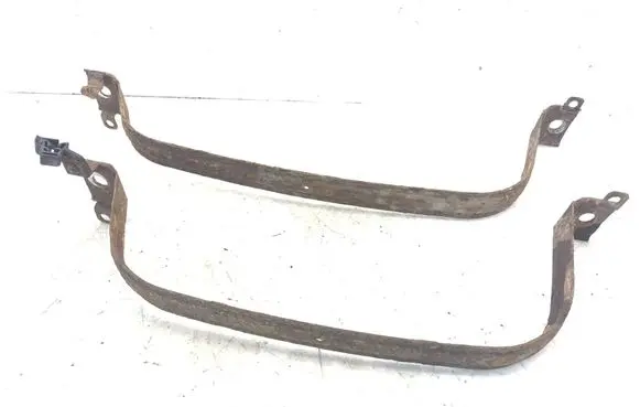 Fuel tank mounting bracket