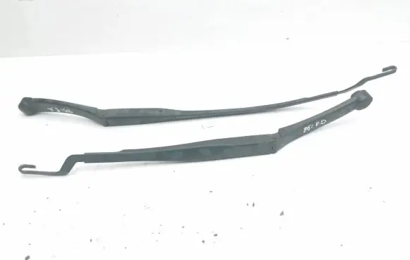 Hyundai Santa Fe Front wiper blade arm