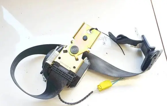 Middle seatbelt (rear)