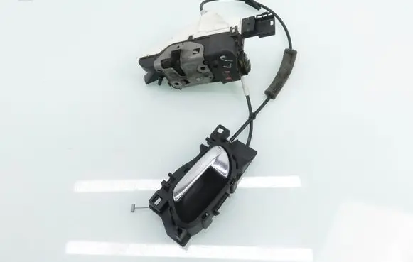 Peugeot 308 Front door lock 567148
